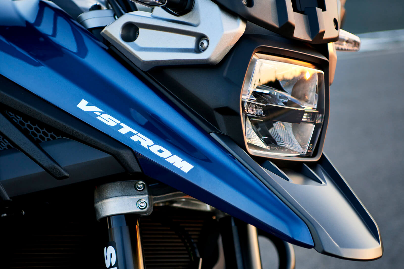 DL1050RR_RJM3_action_40
